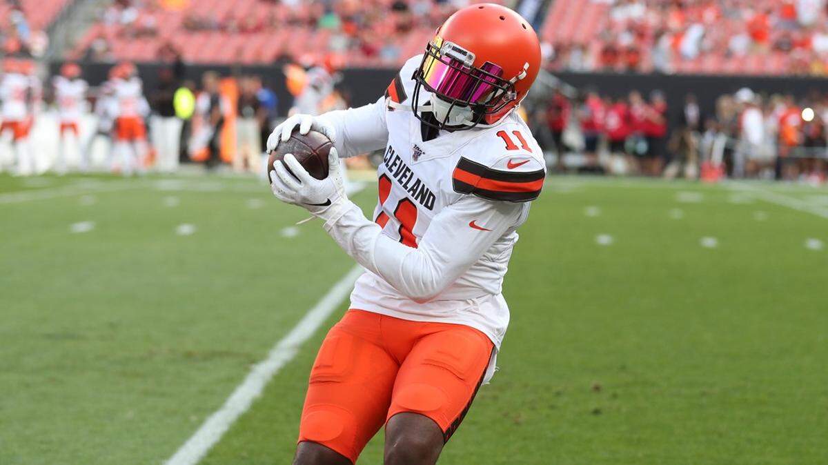 The Dallas Cowboys signed WR Antonio Callaway to the practice squad along with DE Takk McKinley and C Brock Hoffman.