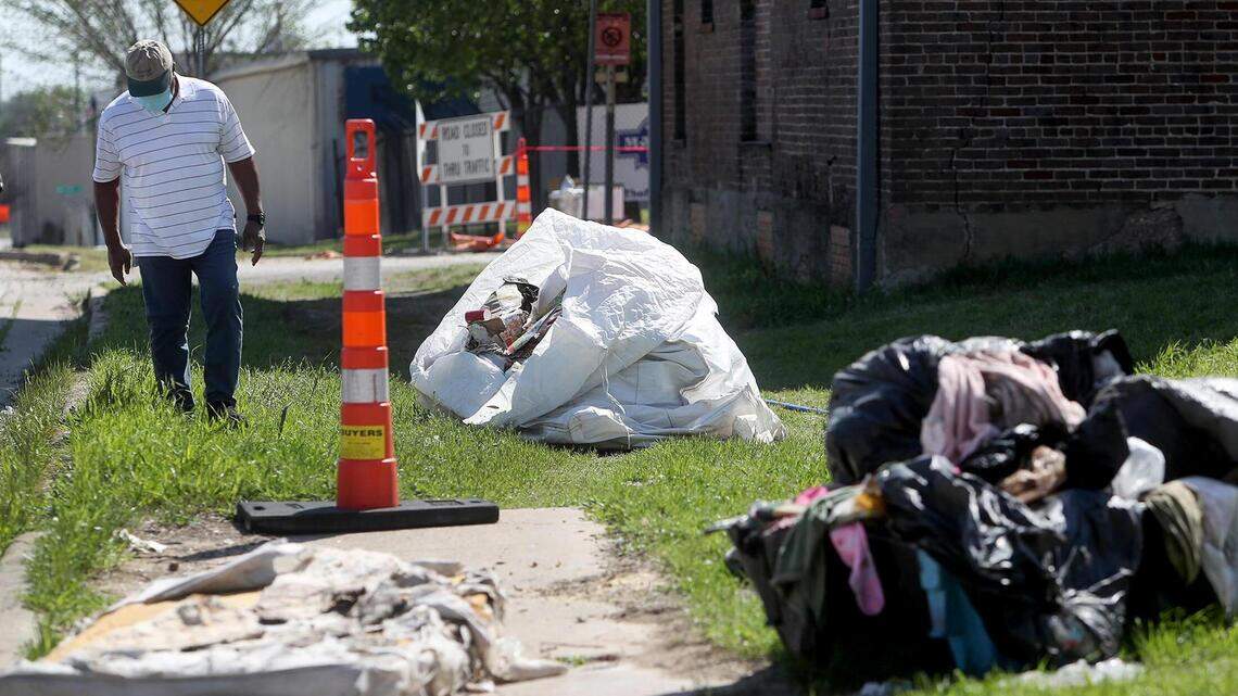 ‘No one cares.’ Litterbugs mar this proud Fort Worth neighborhood with piles of trash