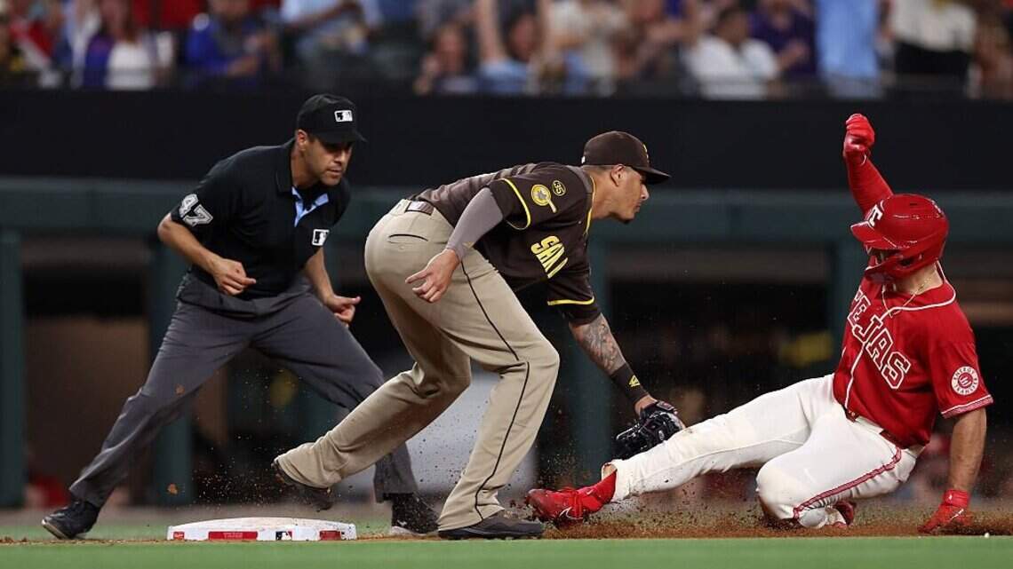 Texas Rangers manager: “We were upset,” at having two umpires at start of game