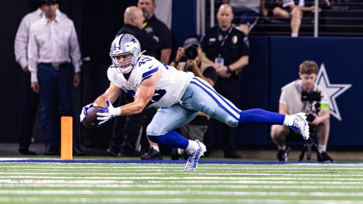 Dallas Cowboys running back Hunter Luepke (43) dives for a catch in the first half of a preseason game against the Las Vegas Raiders at AT&T Stadium in Arlington on Saturday.