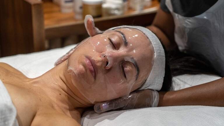 How a hydrogel face mask helps deliver glass skin overnight with collagen and hyaluronic acid