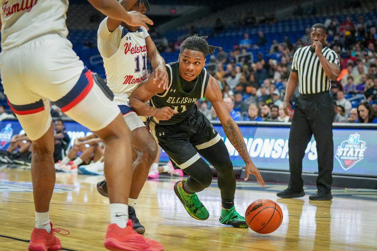 Killeen Ellison’s Sean Parks (11 in black) tries to drive around D.J. Jordan (11 in white) of San Antonio Veterans Memorial in a Class 5A state semifinal on Thursday, March 7, 2024 at the Alamodome in San Antonio, Texas. Ellison defeated Veteran’s Memorial 59-47.
