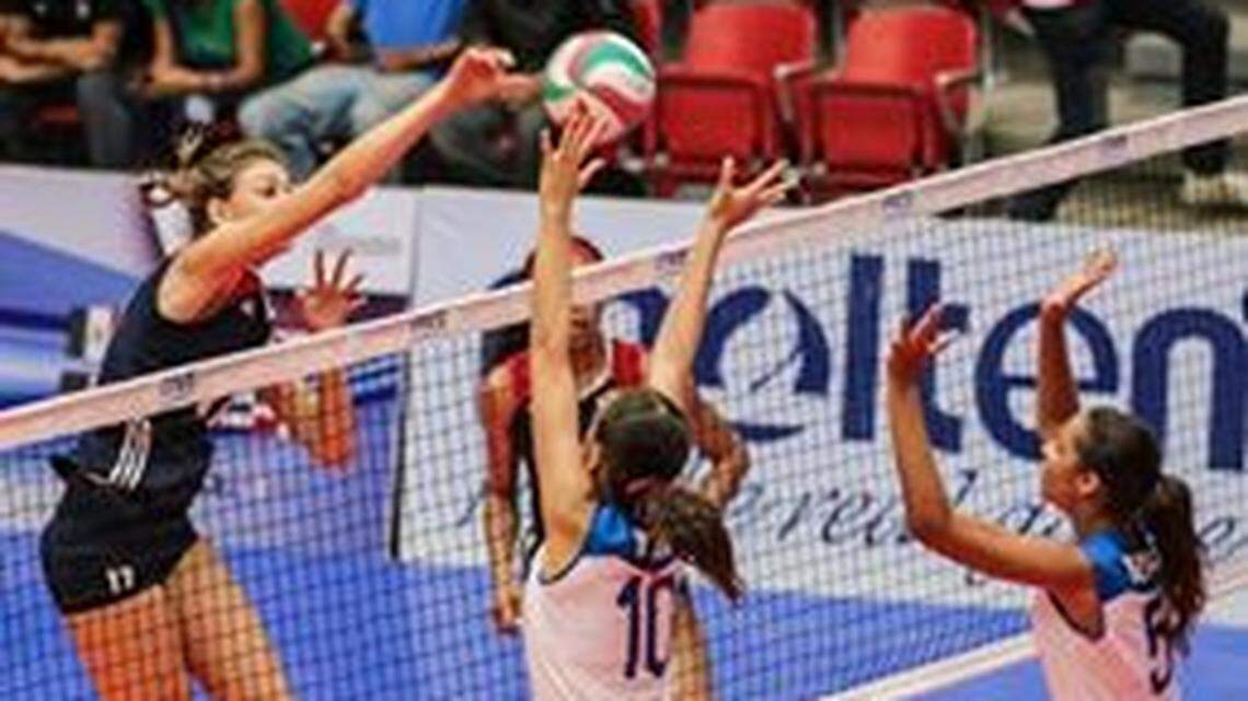 Mansfield's Molly Phillips (left) goes for a kill attempt.