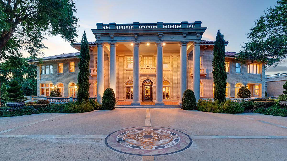 The Baldridge House, designed in the early 1900s, became a Texas Landmark in 1978. 