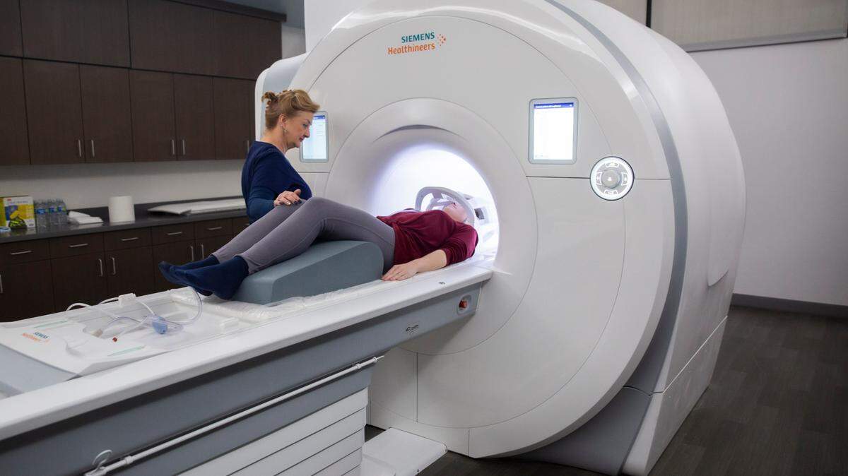 Marcie Aguilar and Hayley Burnett train on the newest CAT scan available inside the Imaging Center at the UNT Health Science Center in Fort Worth. UNTHSC is studying why Black and Hispanic Americans are more likely to get Alzheimer’s disease.