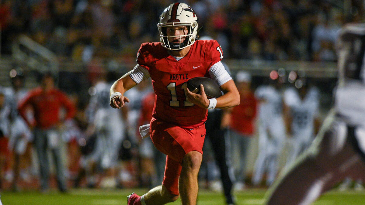 Argyle quarterback Maguire Gasperson (11) and the Eagles are advancing to the regional finals.