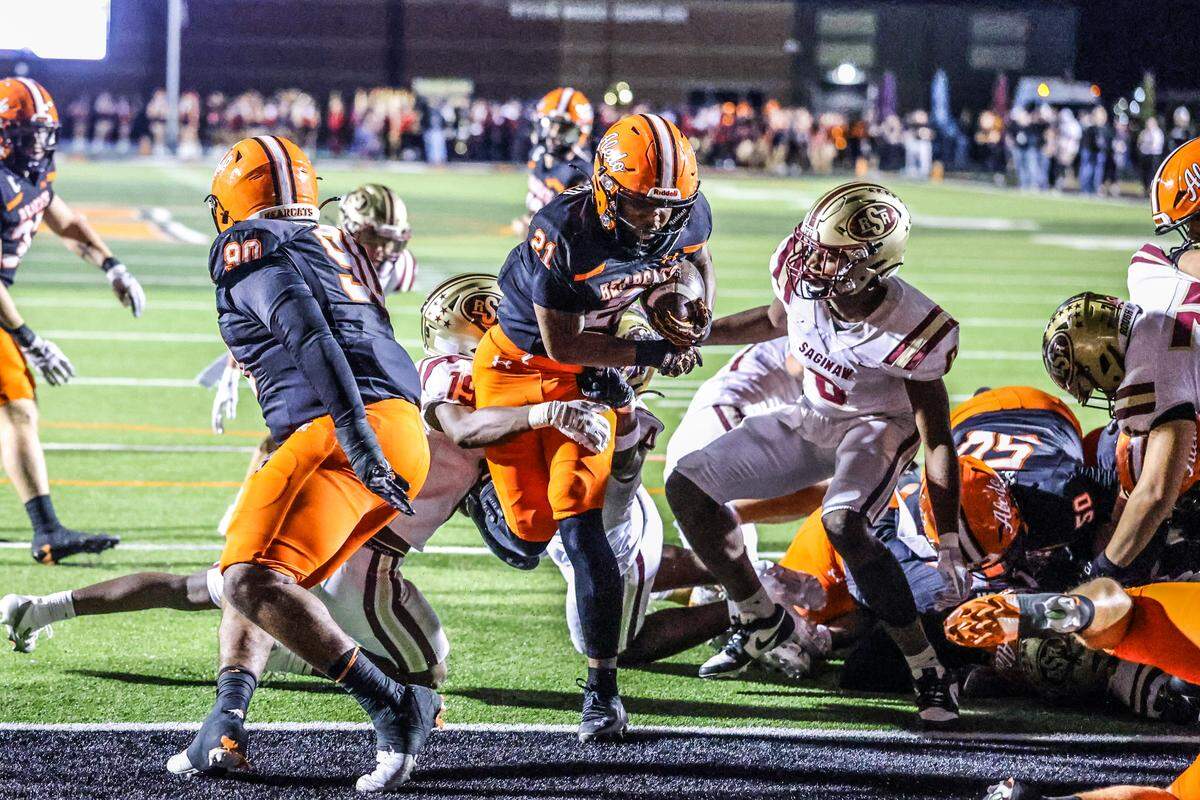 Aledo’s Kaden Winkfield (21) runs for a touchdown on the final play of the first half against Saginaw in a Class 5A Division I bi-district playoff game Nov. 13 at Tim Buchanan Stadium in Aledo.