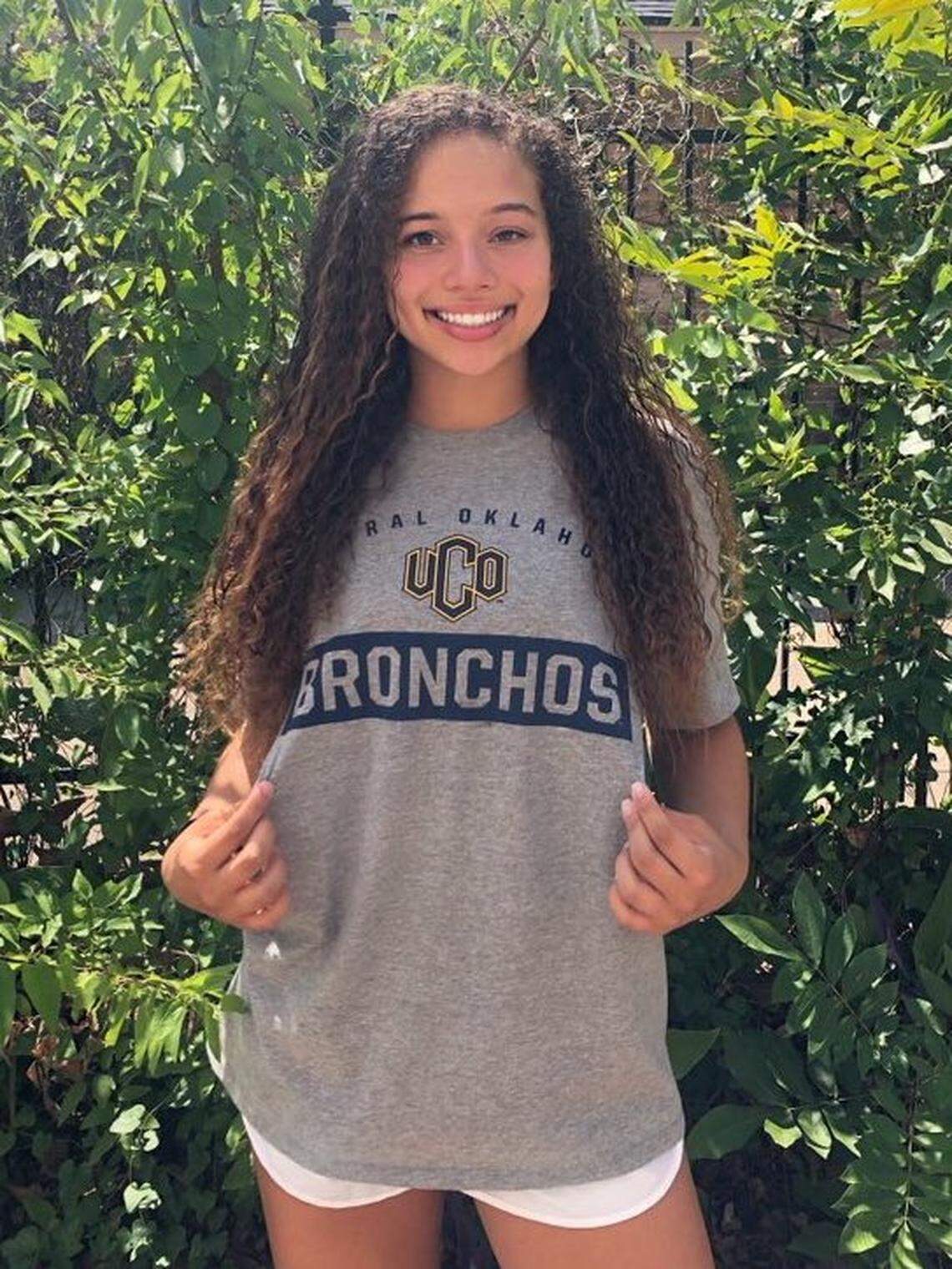 LD Bell 2019 libero Isabella Burns is a Central Oklahoma commit.