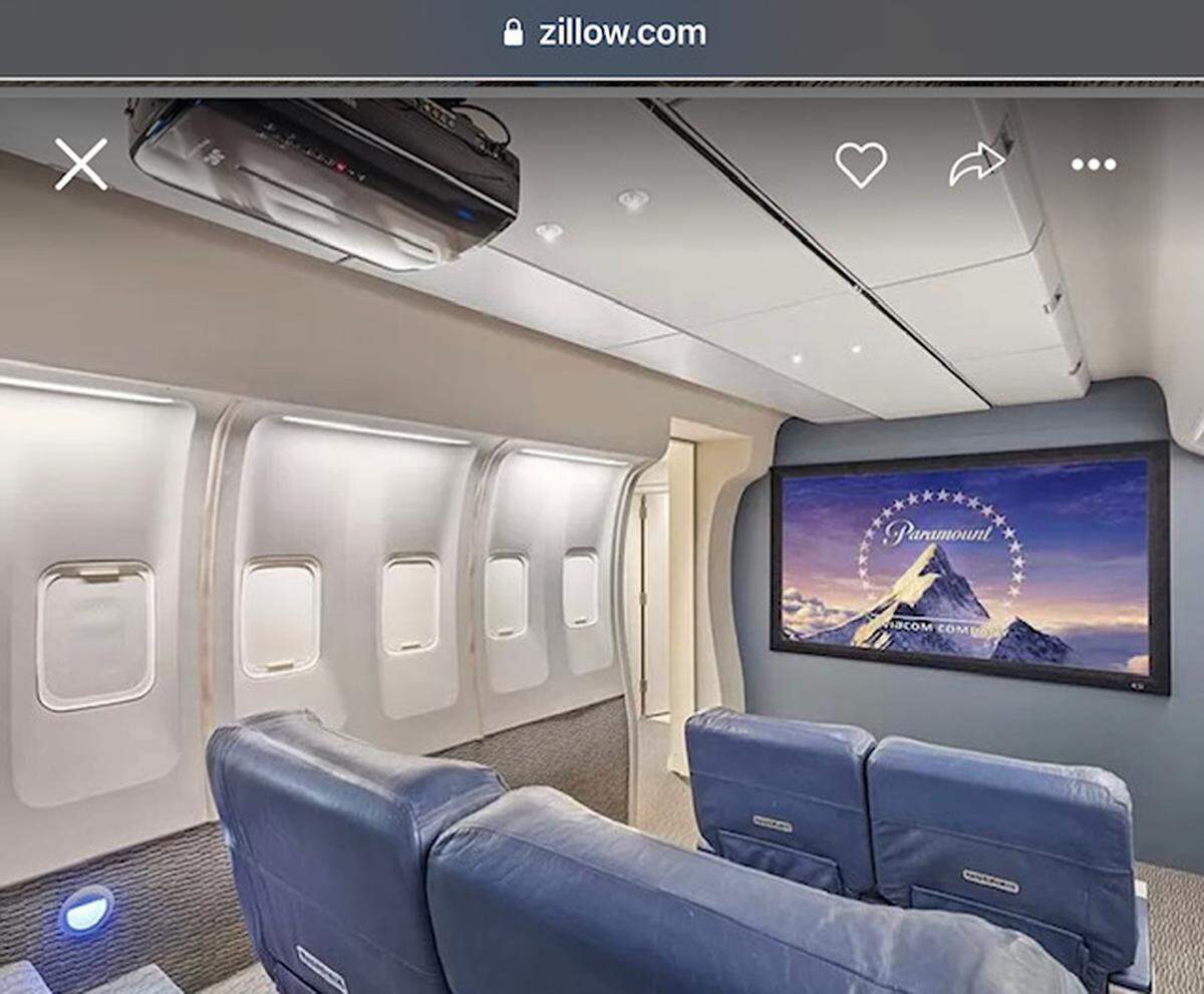 Airplane theater
