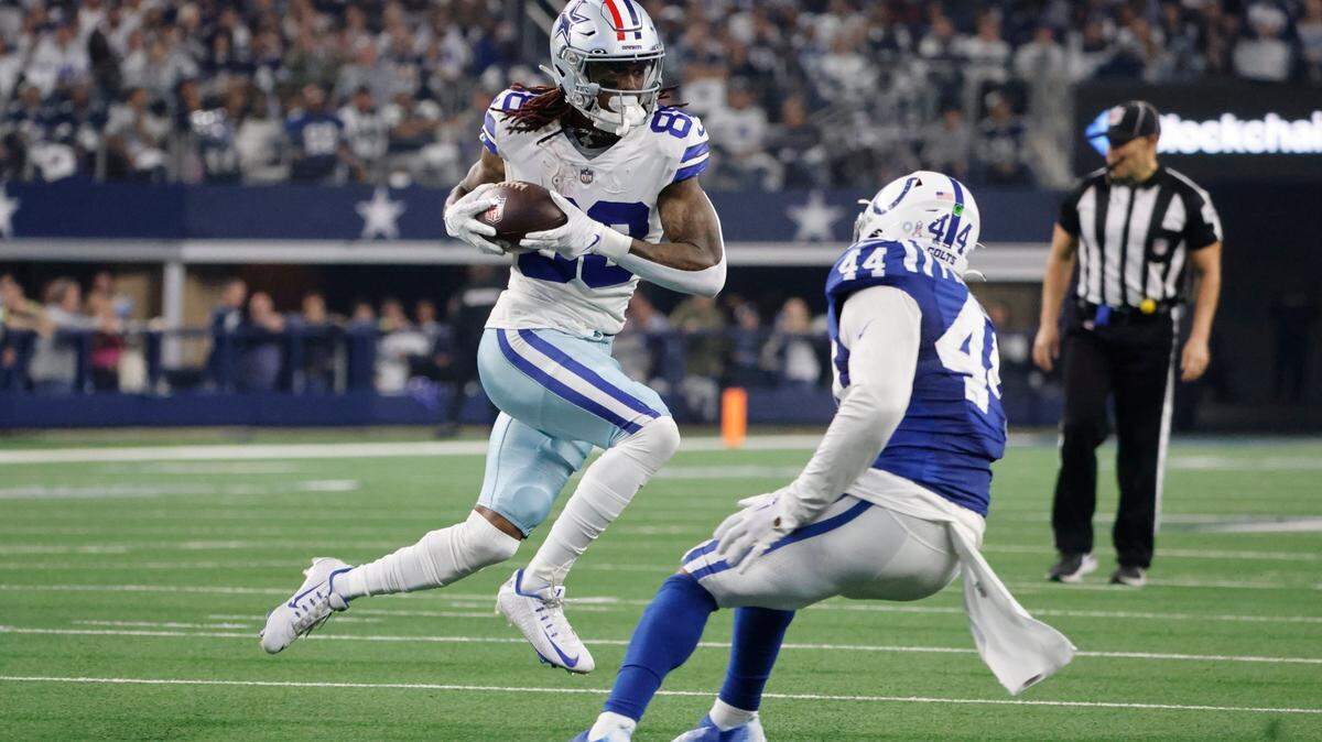 Dallas Cowboys’ CeeDee Lamb (88) makes a catch against Indianapolis Colts’ Zaire Franklin (44) during the second half of an NFL football game, Sunday, Dec. 4, 2022, in Arlington, Texas. (AP Photo/Michael Ainsworth)