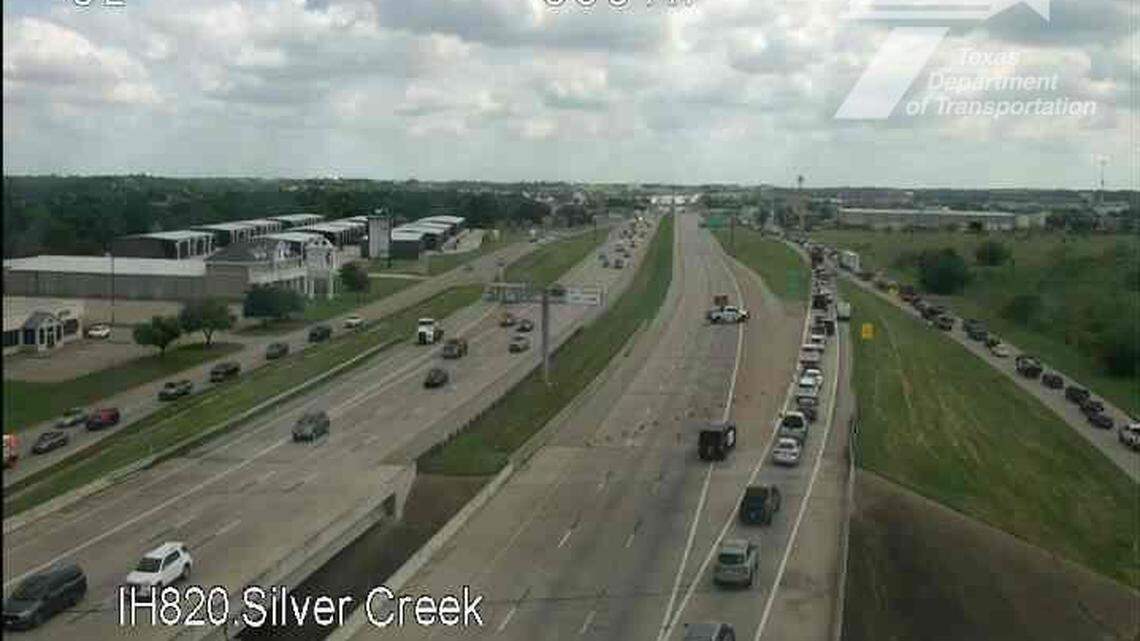 Fatal rollover crash closes all southbound lanes of Loop 820 in west Fort Worth