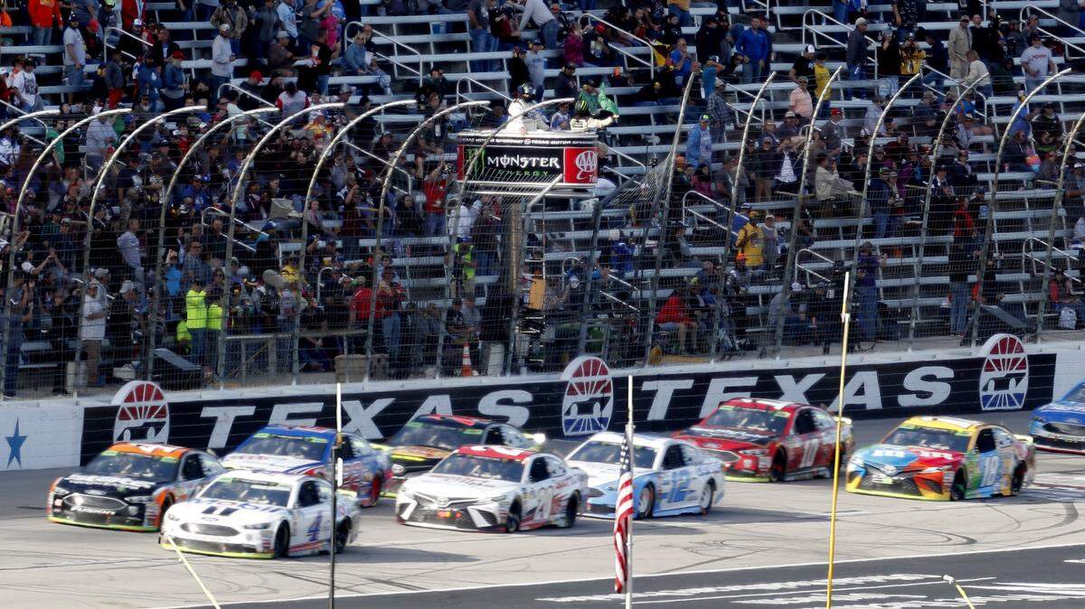 Officials start the race for stage two during the AAA Texas 500 NASCAR Monster Energy Cup Series at Texas Motor Speedway in Fort Worth, Texas, Sunday, Nov. 04, 2018.
