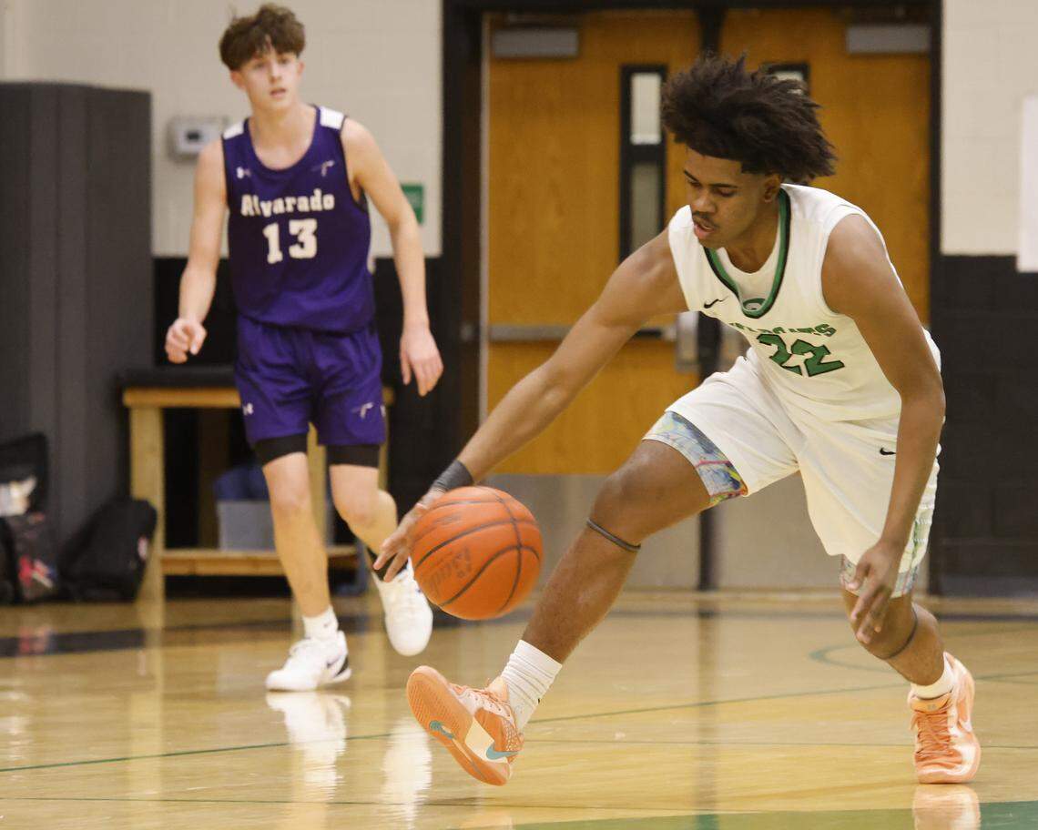 Kennedale Bryson Nickerson (22) tracks a loose ball down court during the first half of a UIL boys basketball game between Alvarado and Kennedale at Kennedale High School in Kennedale, Texas, Tuesday Jan. 13, 2026