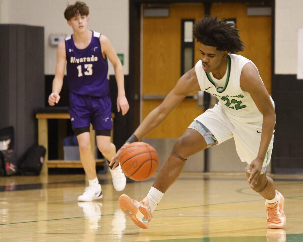 Kennedale Bryson Nickerson (22) tracks a loose ball down court during the first half of a UIL boys basketball game between Alvarado and Kennedale at Kennedale High School in Kennedale, Texas, Tuesday Jan. 13, 2026