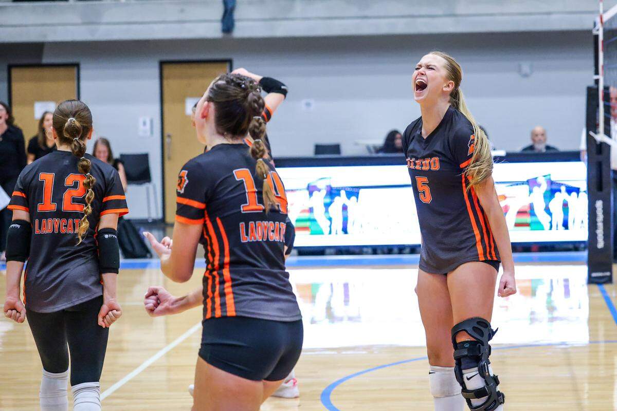 Aledo’s Karsyn Trott (5) screams in celebration after scoring a point Thursday.
