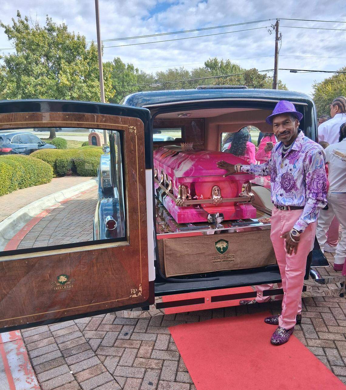 Antonio Harris at the funeral of his daughter, Tonishea Harris, 36. She was shot on Oct. 10, 2025, while pregnant with her third child.