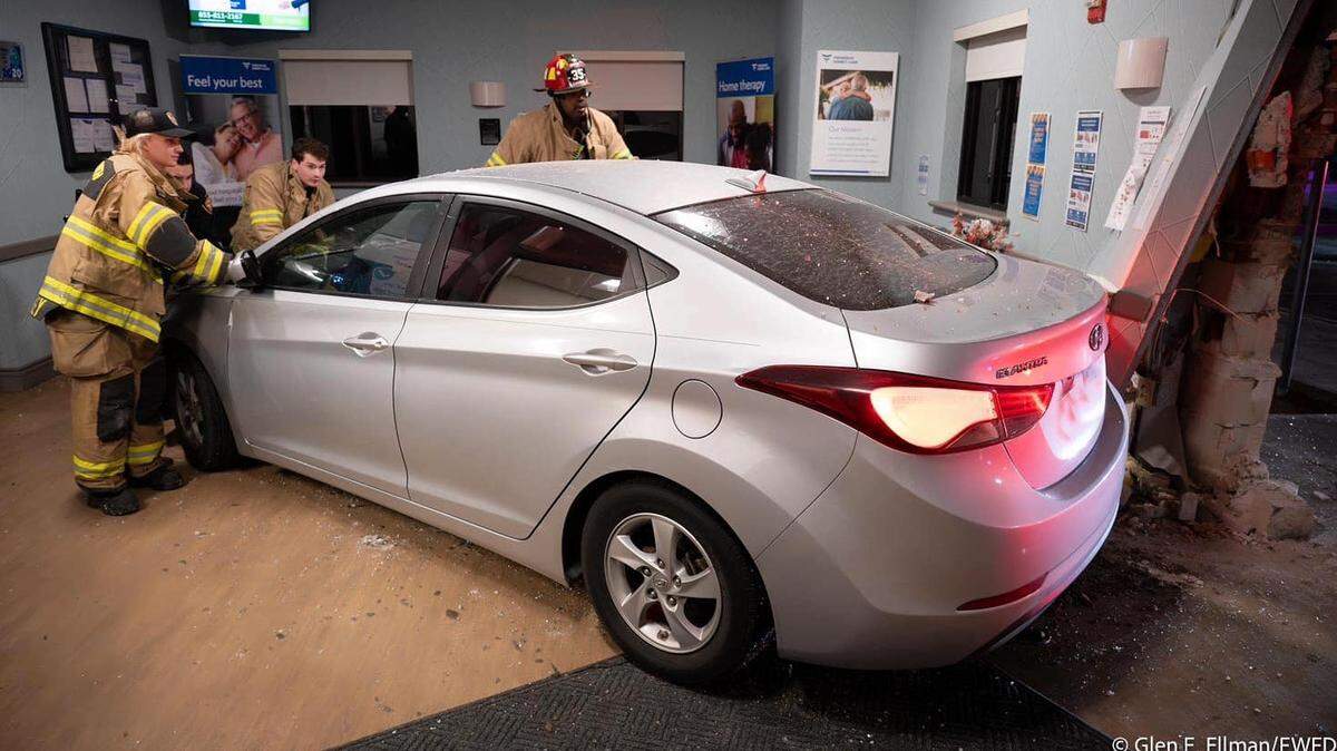 A car crashed into a dialysis facility at 4804 Bryant Irvin Road on Saturday, Dec. 7, Fort Worth firefighters said.