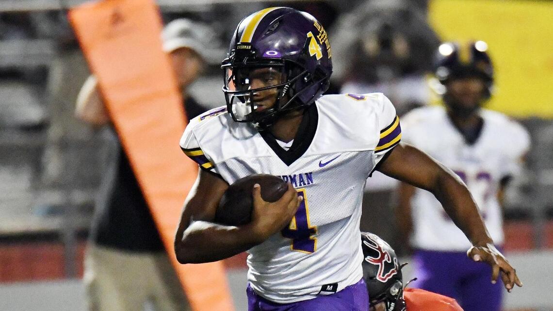 Everman racks up over 500 yards as Bulldogs open the playoffs with rout over Seagoville