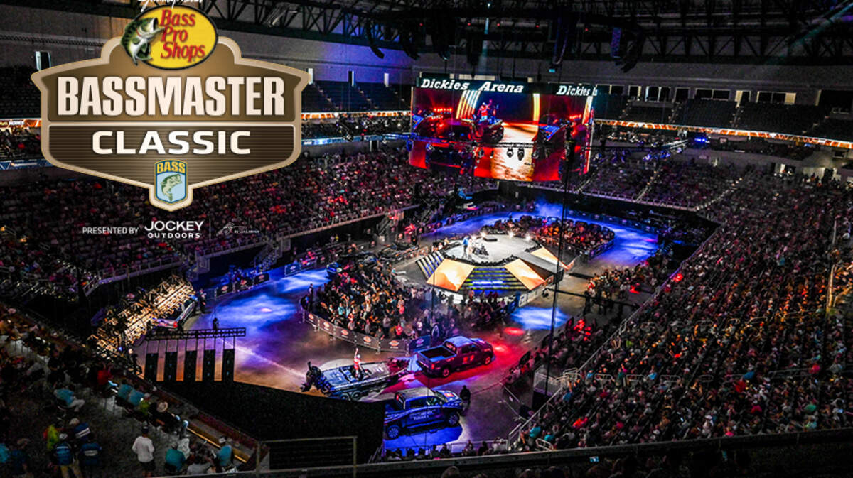 A big arena full of people 