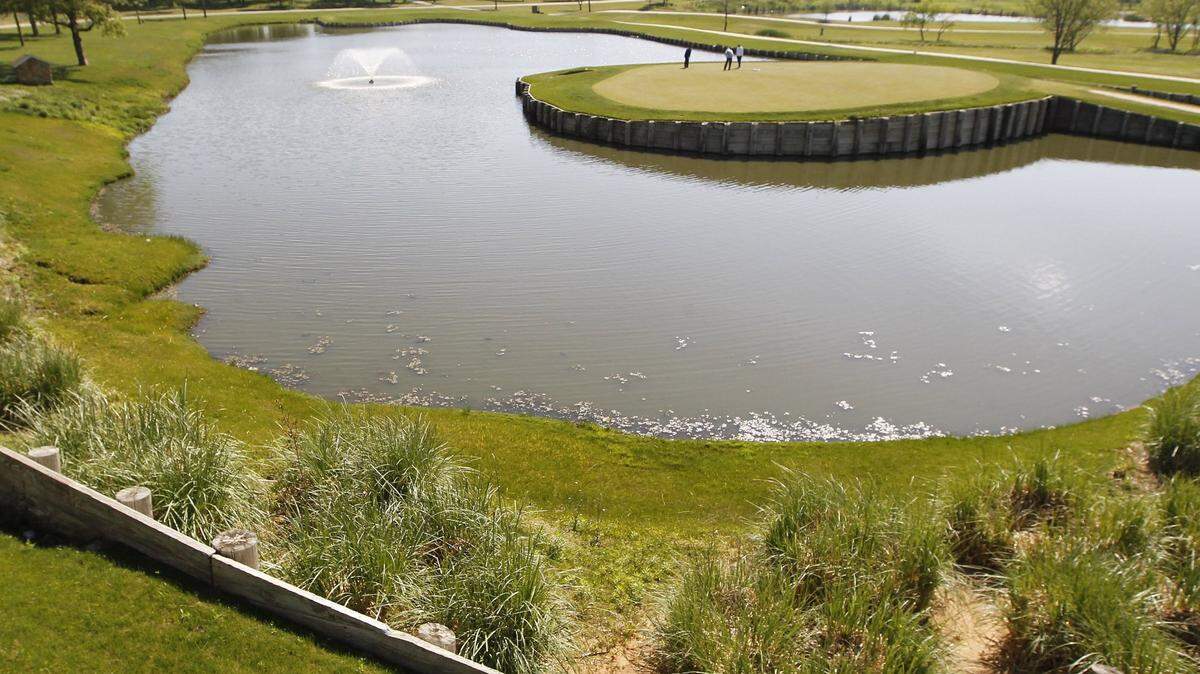 The number 9 green at Tour 18 in Flower Mound is a replica of the Island Hole at Sawgrass and is among the eighteen Metroplex holes to make up the top dream golf course on Wednesday April 24, 2013. (Star-Telegram/Ron T. Ennis)