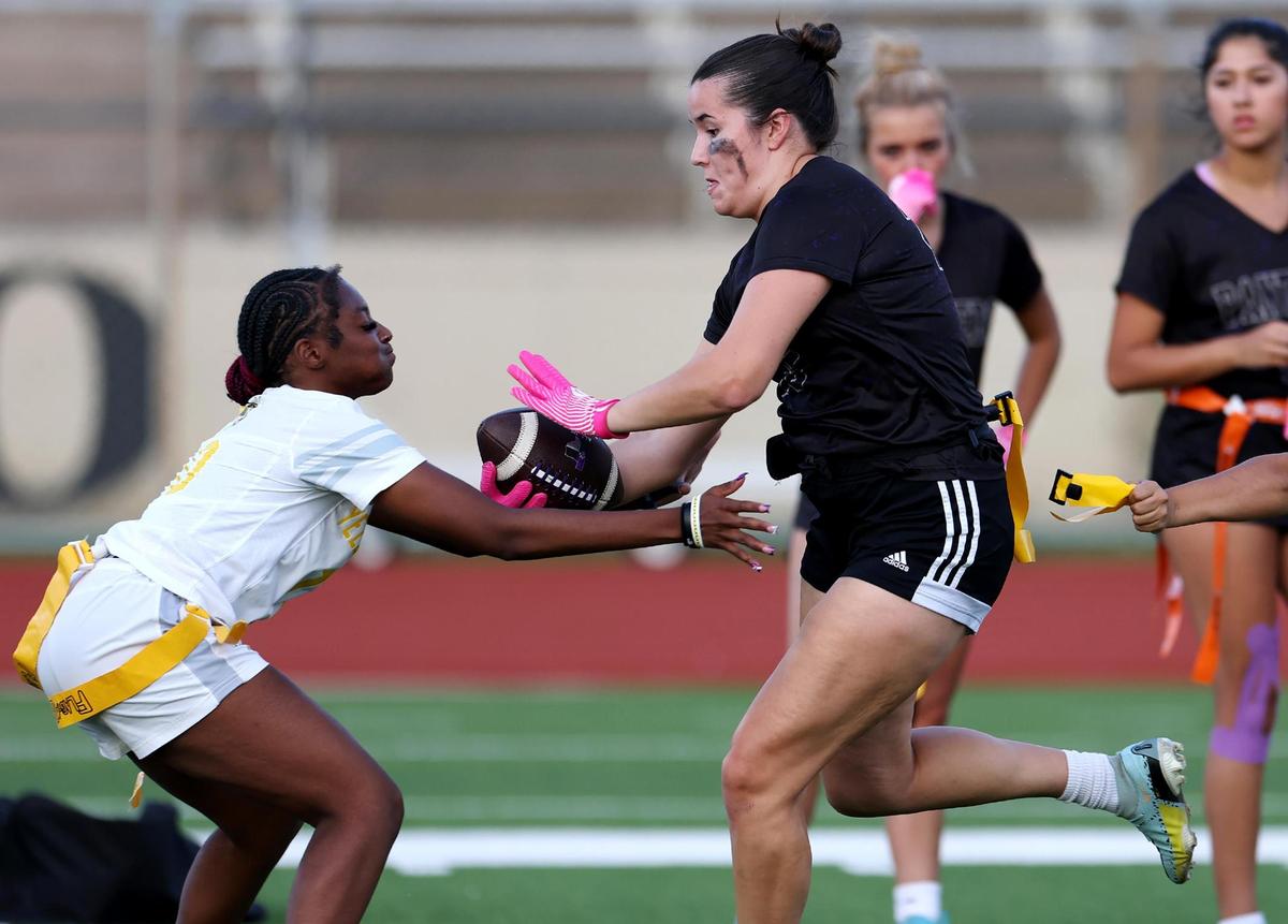 Paschal’s Amelia Robbins runs the ball against Arlington Heights Kindell McKnight during the FWISD girls’ flag football championship on Tuesday, May 13, 2025, at Herman Clark Stadium.