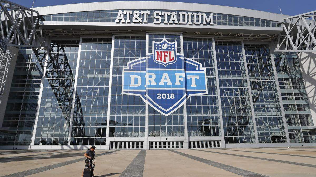 Boos rocked AT&T Stadium when NFL Commissioner took the stage for the first time.