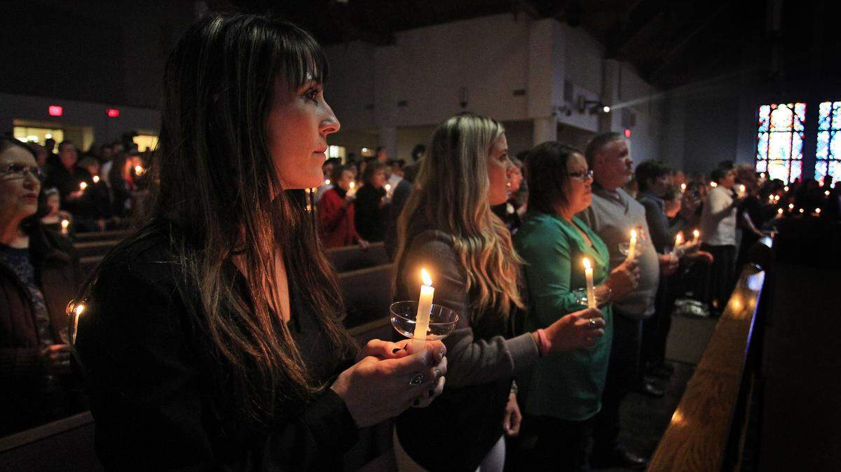Brandy Buck, Britni Roberts (cq), Rhonda and Raphael Manuel (l2r) during the candlelight service on Christmas Eve, Tuesday, December 24, 2013, in Mansfield. (Star-Telegram/Paul Moseley)