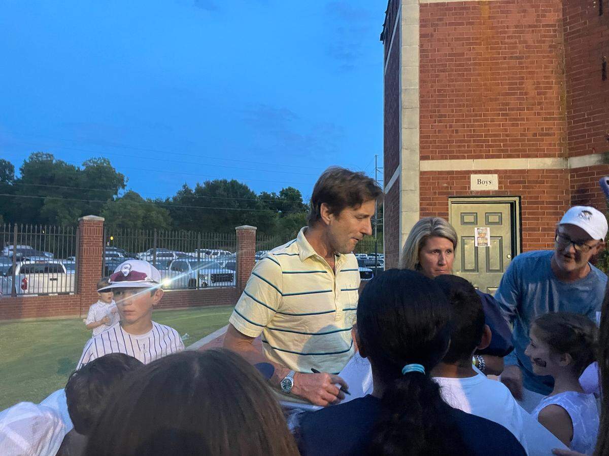 “You Gotta Believe” star Luke Wilson made a surprise appearance at Westside Little League’s event on Friday evening.