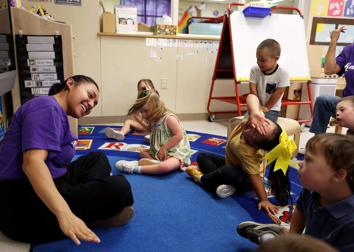 Maritza Gloria, a Texas Christian University graduate student and teaching assistant at KinderFrogs, leads a group of children in song during class on Wednesday, Sept. 17, 2025, in Fort Worth. KinderFrogs focuses on early intervention services for children with developmental delays such as Down syndrome.