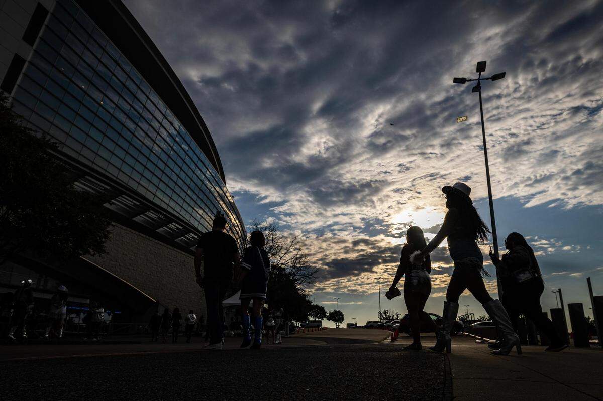 Fans begin to enter the stadium for Beyonce’s Renaissance World Tour at AT&T Stadium in Arlington on Thursday, Sept. 21, 2023.