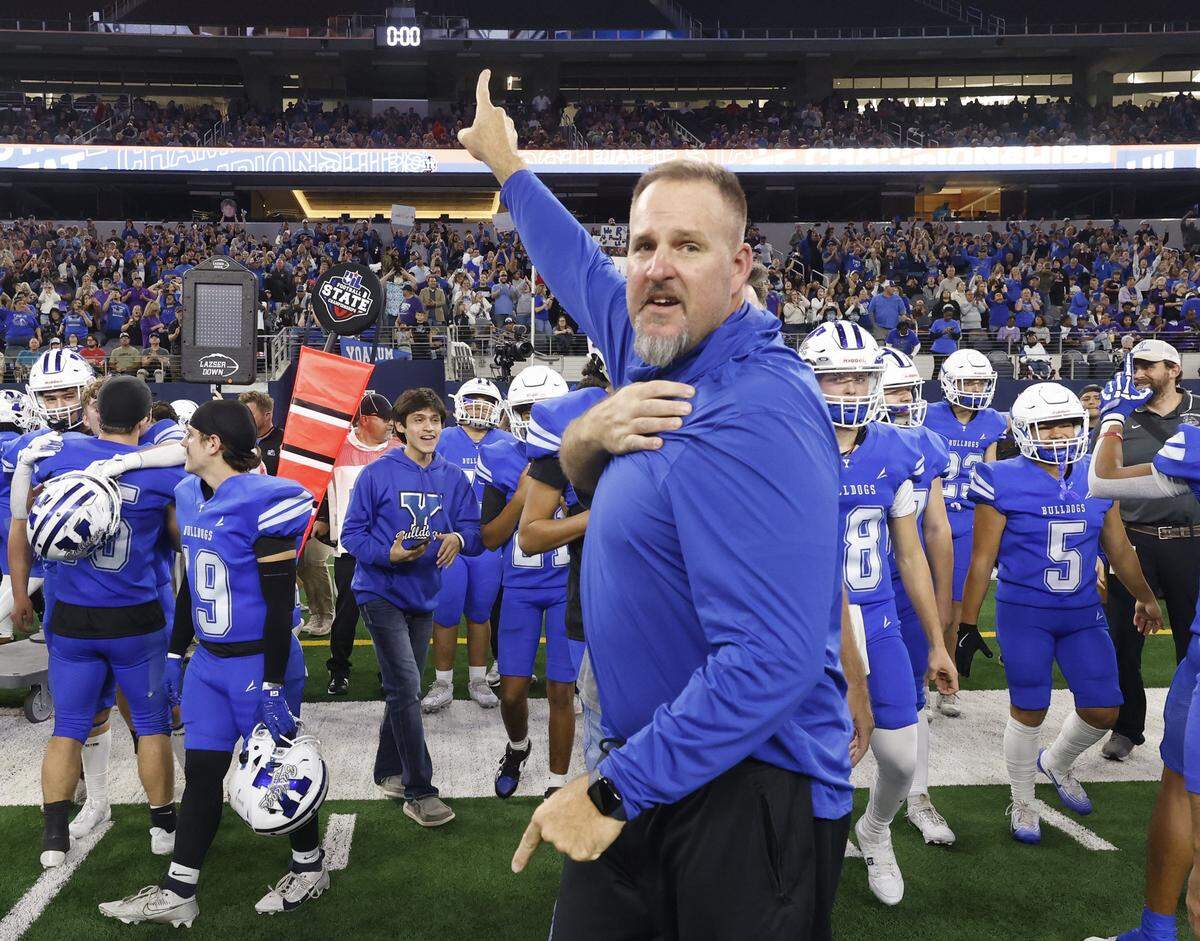 Yoakum head coach Bo Robinson signals ONE to the fans after defeating Grandview in the UIL Class 3A Division I championship game on Thursday Dec. 18, 2025 at AT&T Stadium in Arlington, Texas.