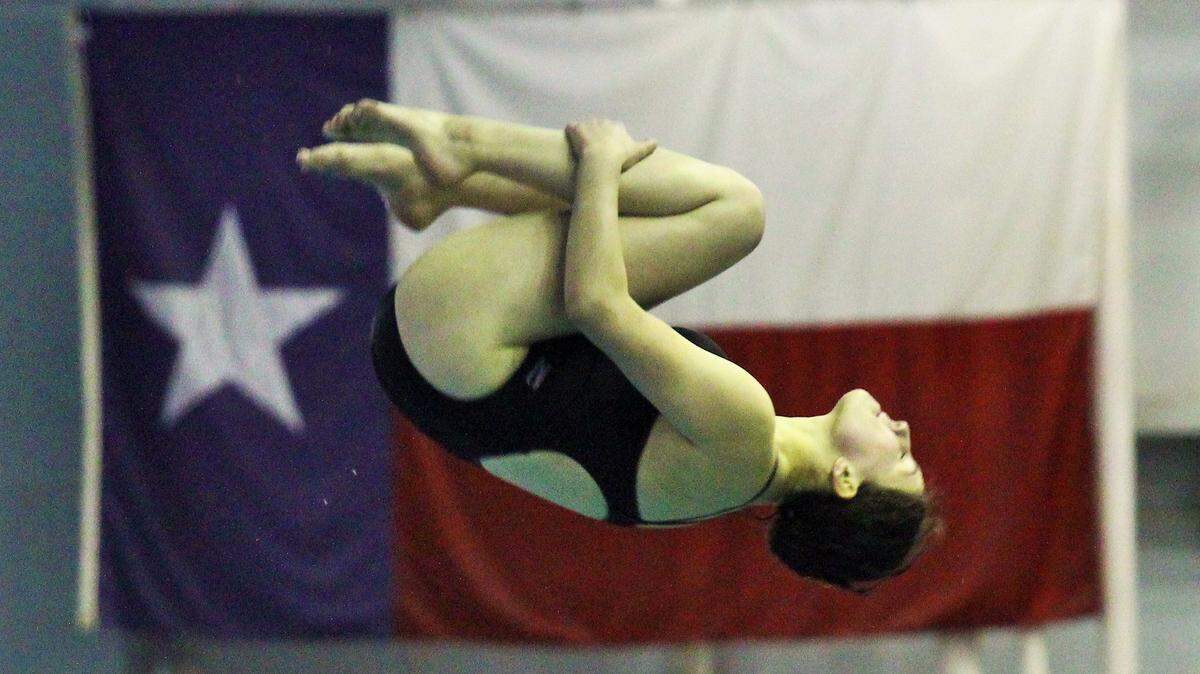 Arlington Martin sophomore diver Lynzie Chavez.
