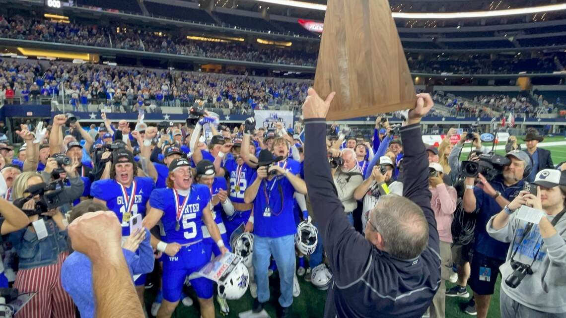 Gunter continues stranglehold on division, routs Poth in state championship game