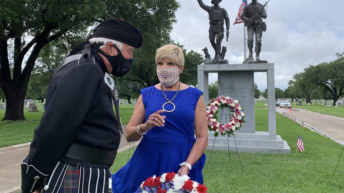 Fort Worth Mayor Betsy Price chats with bagpipe player Steve Creed before a Memorial Day ceremony at Mount Olivet Cemetery.