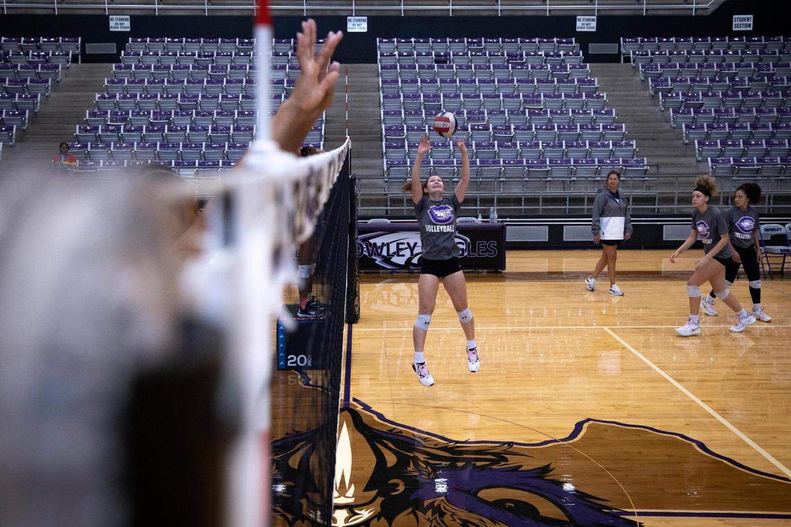 Crowley’s Jaden Polovina sets the ball during a recent practice.