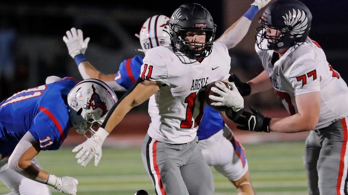 Argyle running back RJ Bunnell (11) scampers to the sidelines for a gain in the second half of a high school football game at Mustang-Panther Stadium in Grapevine, Texas, Friday, Sept. 09, 2022. Argyle defeated Grapevine 31-15. (Special to the Star-Telegram Bob Booth)