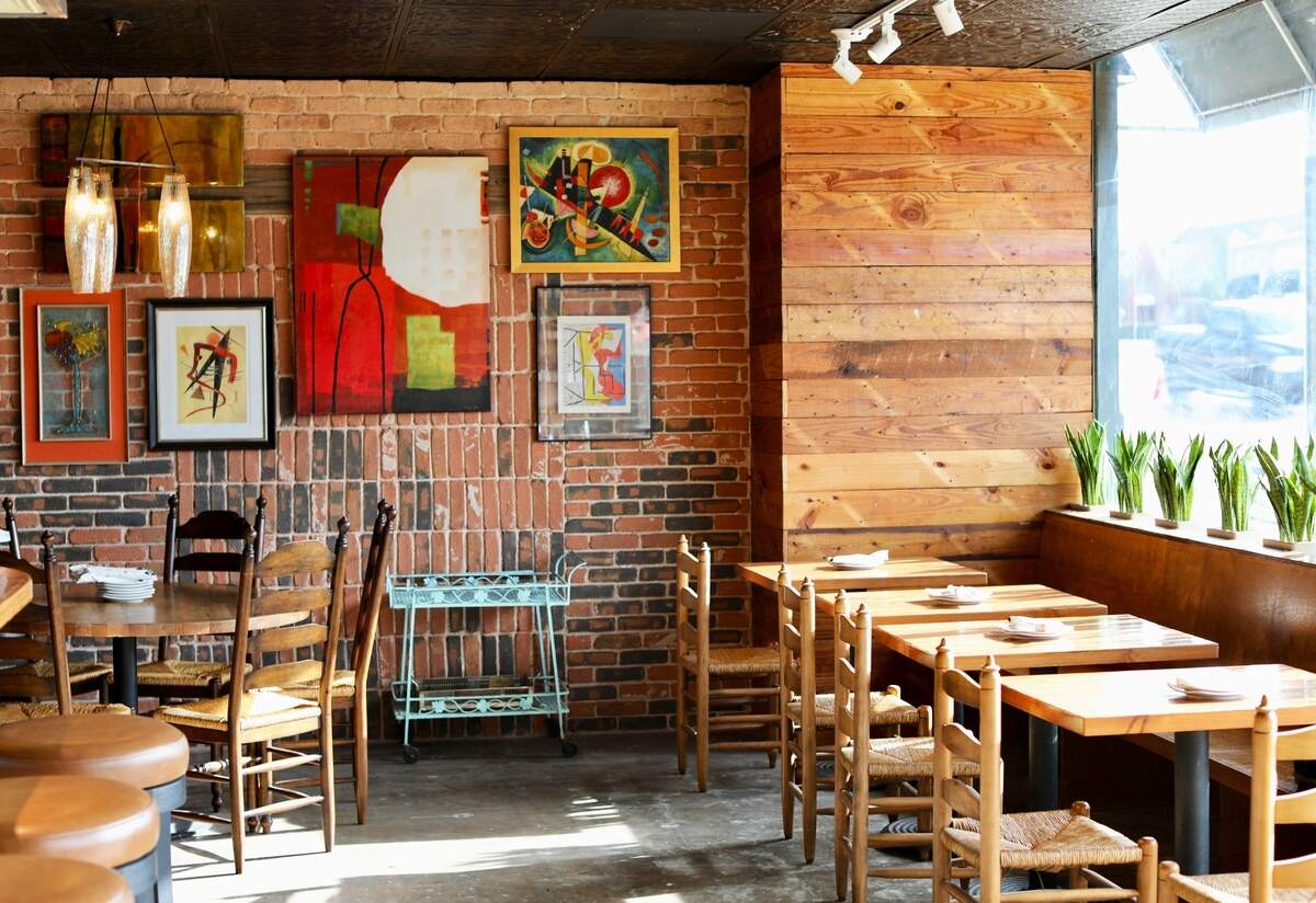 The resigned dining room at Olivella’s Pizza and Wine.