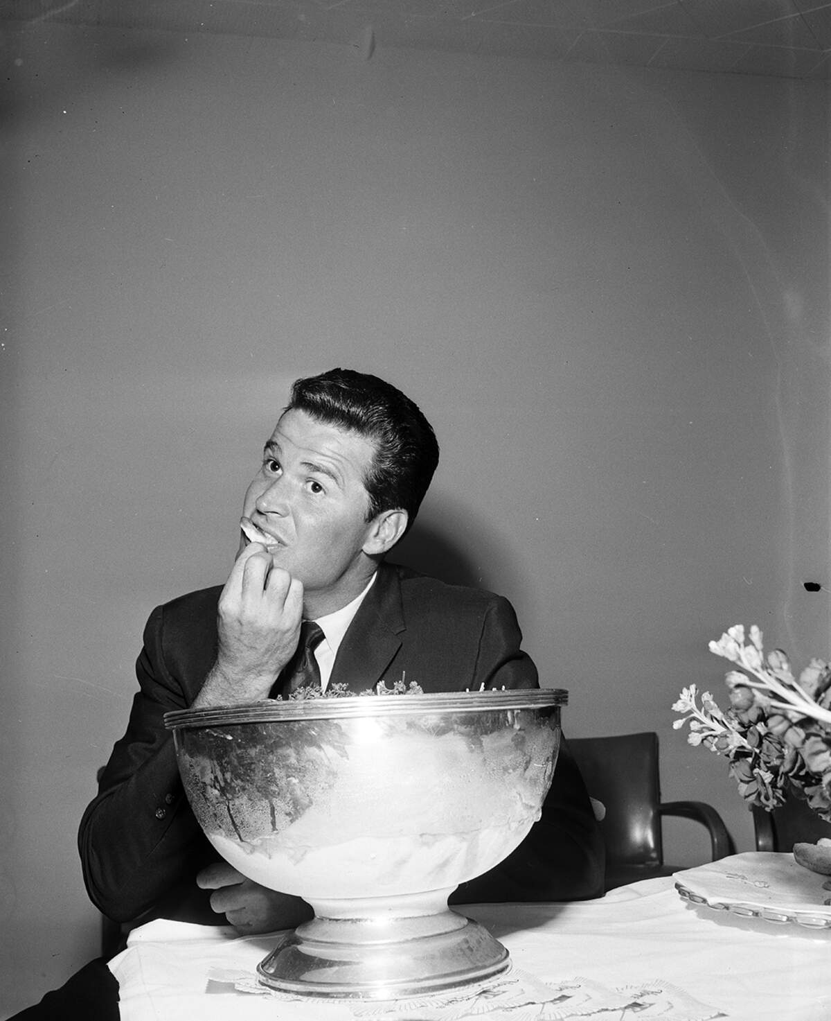 Feb. 17, 1959: “James Garner, better known as “Maverick” in the television series, flashes an oversized key given him by Fort Worth Mayor Thomas McCann as the actor visited here. Margie Ward, mail clerk at the Hotel Texas, saw that Garner got plenty of official attention during his stay.”