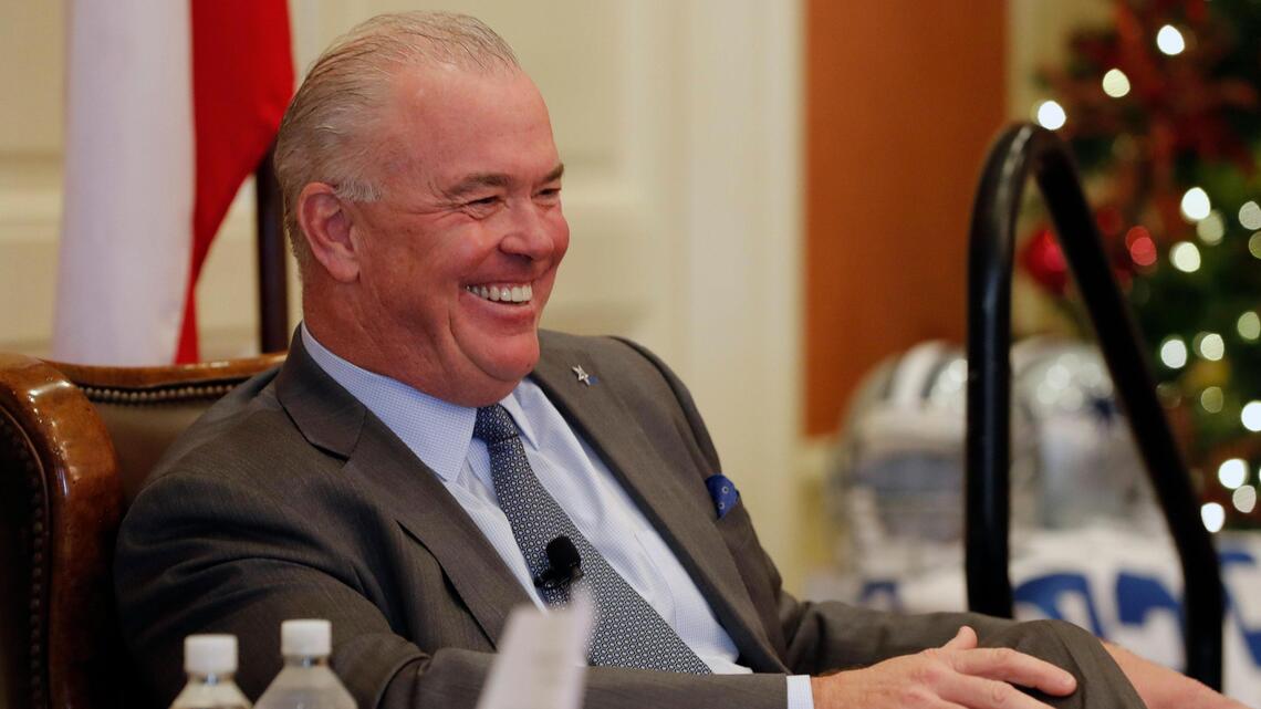 Cowboys’ Stephen Jones ‘calls the hogs,’ rounds up record $300,325 Goodfellows gift
