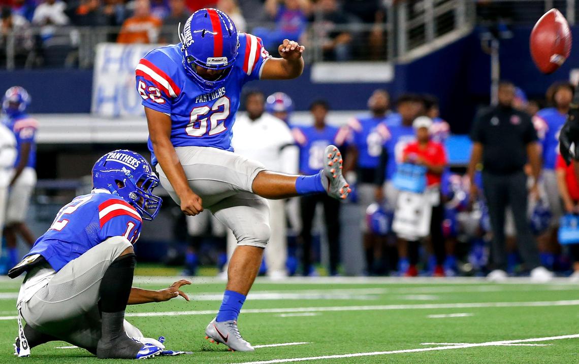 Duncanville kicker Eduardo Galvan makes a 41 yard field goal against Arlington Martin during the first half of their 6A Division I Regional Round High School Football playoff game at AT&T Stadium in Arlington, Tx Friday November 29, 2019.