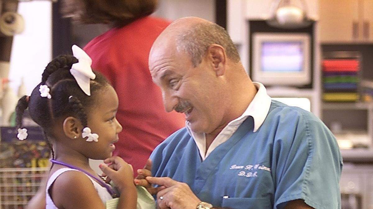 Pediatric dentist Dr. Bruce Weiner with patient Bria Scott in 2001. (Star-Telegram file photo)