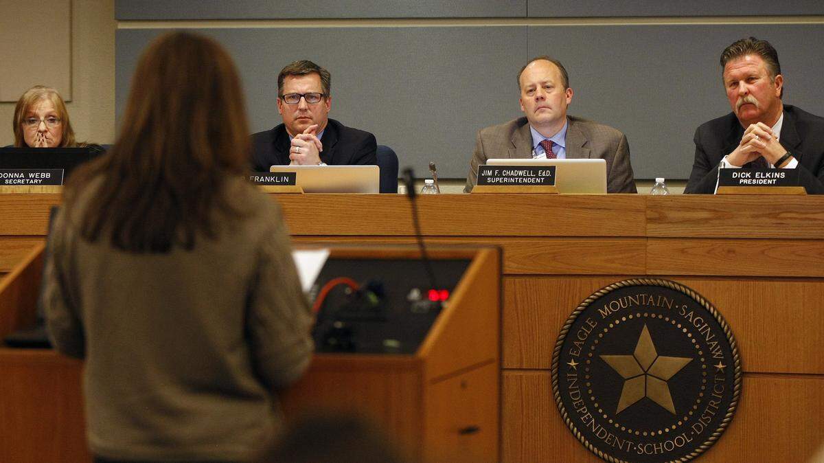 An Eagle Mountain Saginaw ISD board meeting in 2015. Texas’ law requiring adequate public notice of a government meeting was recently strengthened. 