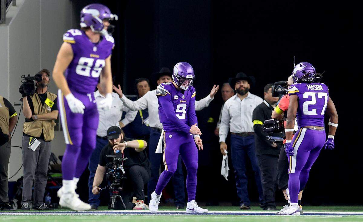 Vikings quarterback J.J. McCarthy (9) celebrates a touchdown against the Cowboys on Sunday at AT&T Stadium.