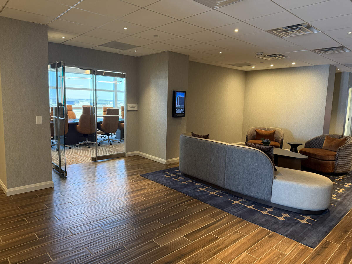 Office and meeting space was added to the top floor “Flight Deck” at the DFW Grand Hyatt as part of the hotel’s $34 million renovation.