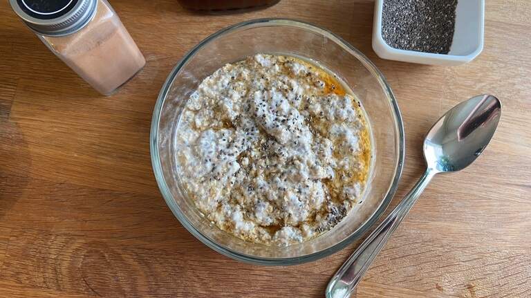 Overnight oats are the perfect budget-friendly breakfast for cash-strapped college students