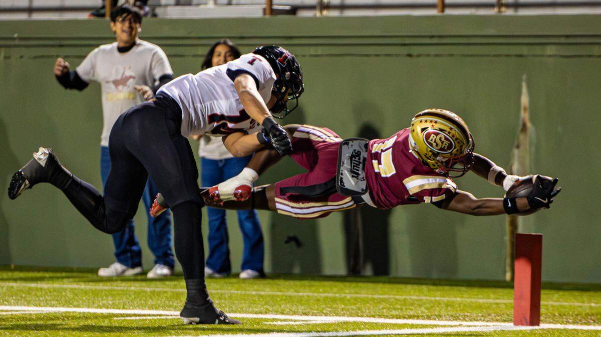 Saginaw wide receiver Boaz Kaloso dives in for a touchdown against Amarillo Tascosa in a Class 5A Division 1 area-round game on Friday, Nov. 22, 2024 at Memorial Stadium in Wichita Falls, Texas. Tascosa defeated Saginaw 35-13.