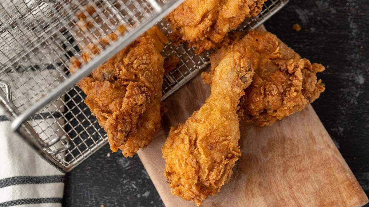 A spot in Pittsburgh has the best “hole-in-the-wall” fried chicken in Pennsylvania, according to savings blog Cheapism.