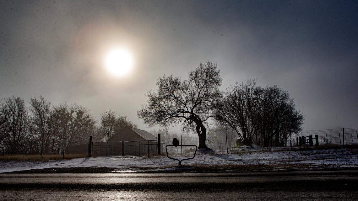How to prepare an emergency kit for severe winter weather in Texas