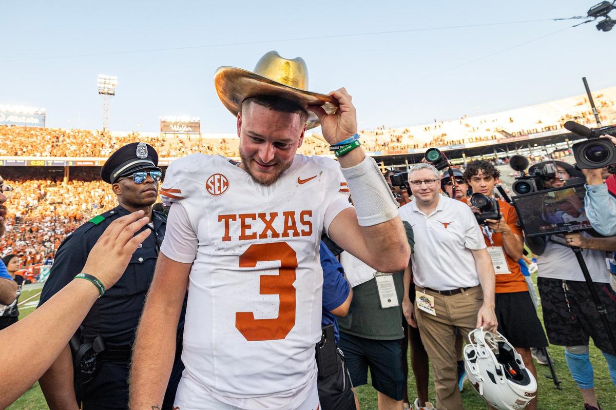Texas quarterback Quinn Ewers (3) ranks fourth in the SEC in passing yards per game (237.3).