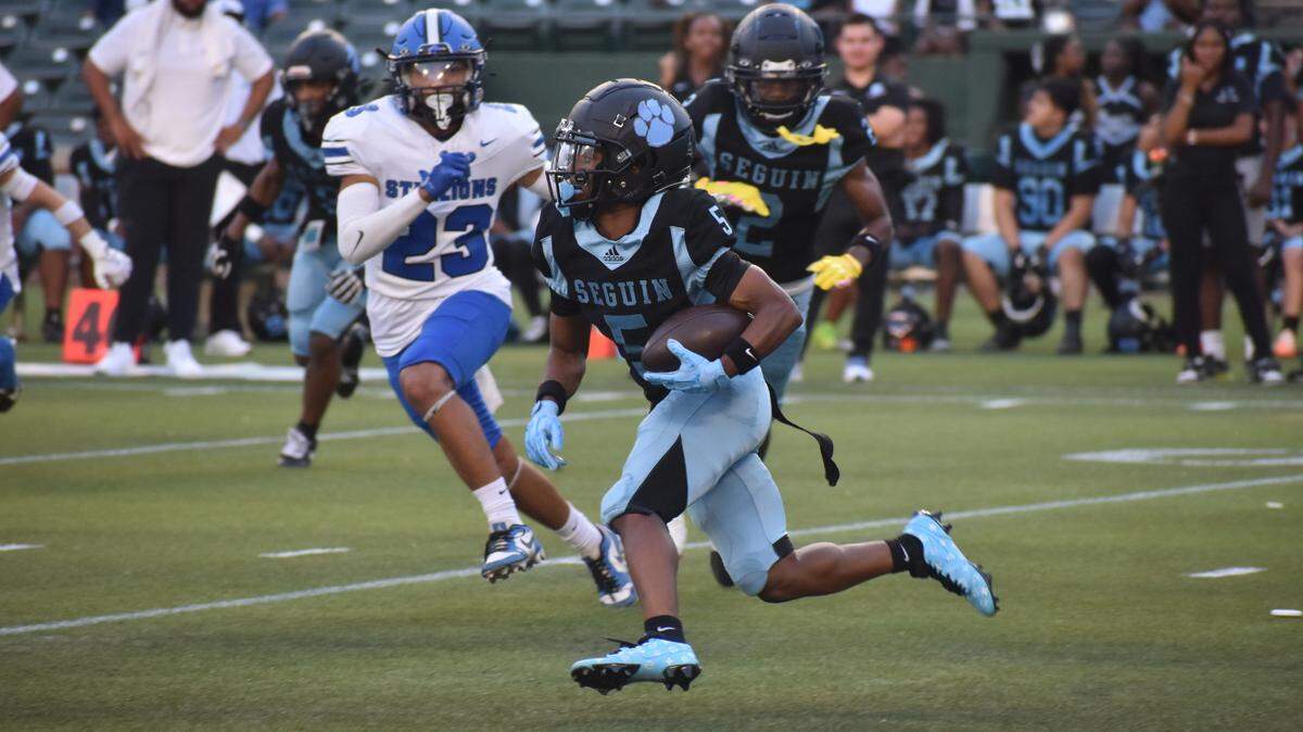 Arlington Juan Seguin’s Malachi Meche breaks free for a 75-yard touchdown on the second play of the 2024 season opener against North Mesquite at Choctaw Stadium in Arlington, Texas, Thursday, Aug. 29, 2024.